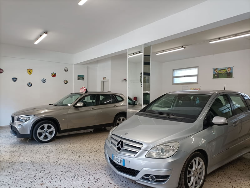 Interno rivenditore auto Vivauto